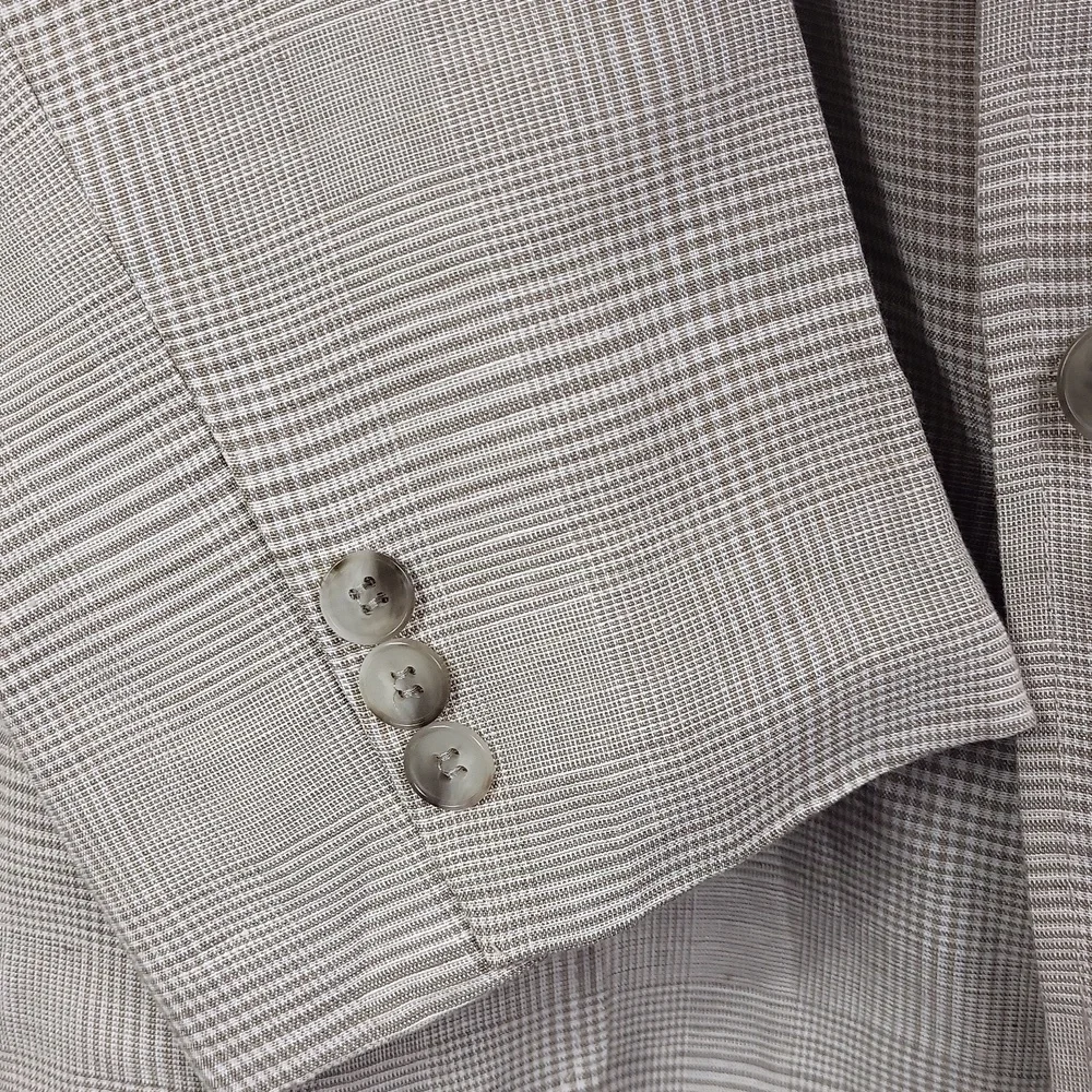 Perry Ellis 100% linen Gray Checkered Blazer. Size M‎